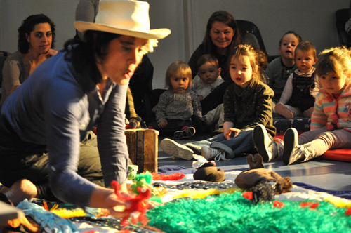 Photo spectacle musical Très Jeune public "Le Petit Bestiaire", par la Compagnie du Bocage, située au sud de Nantes,
Pays de Loire
